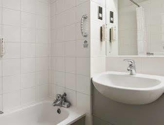 Days Inn By Wyndham London Stansted Airport Birchanger Екстер'єр фото