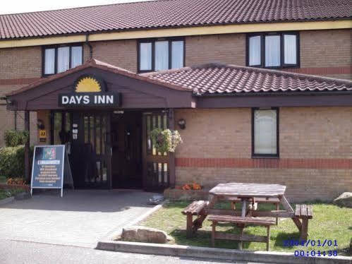 Days Inn By Wyndham London Stansted Airport Birchanger Екстер'єр фото